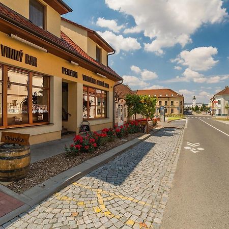 Penzion & Vinny Bar Regio Kyjov  Bagian luar foto