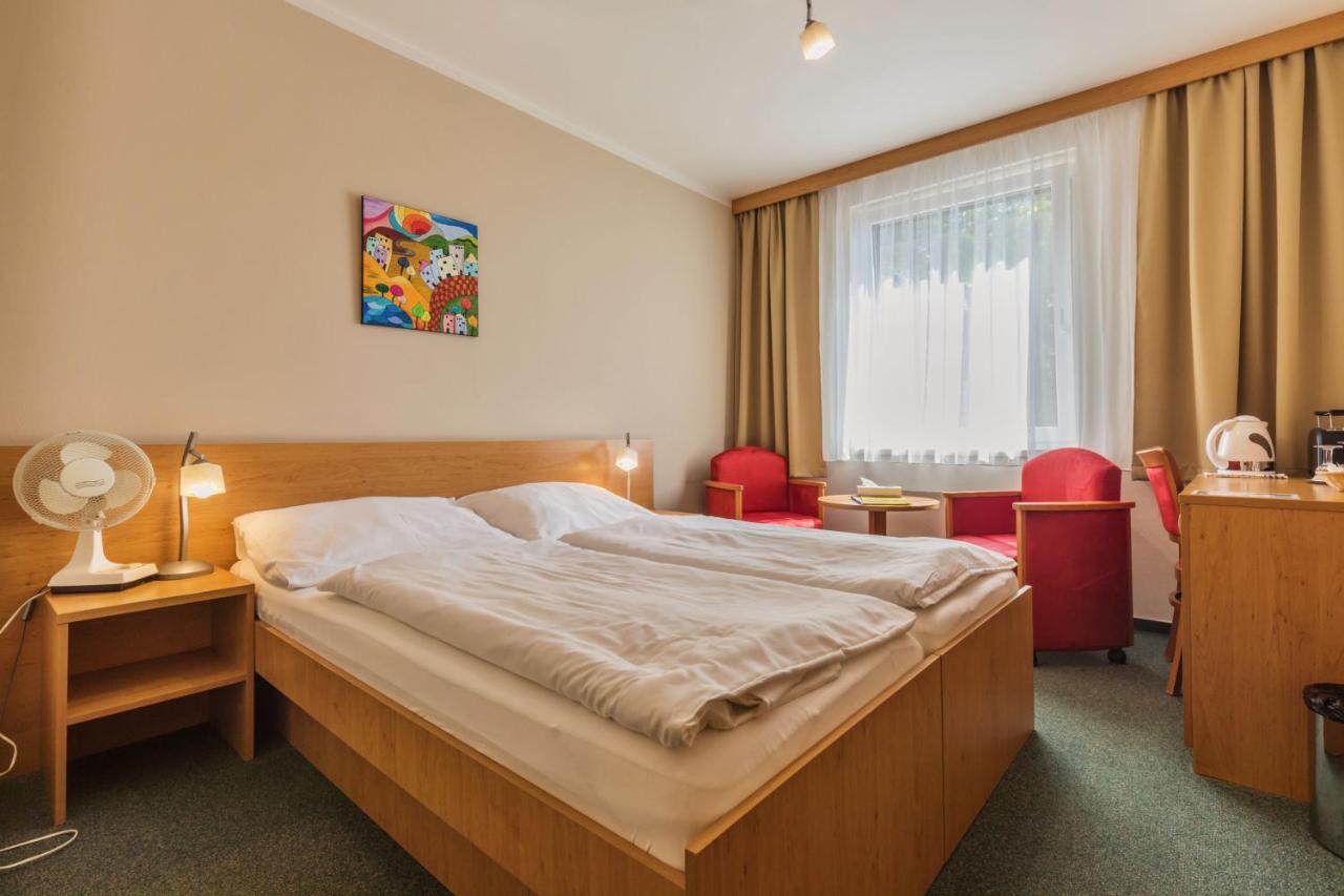 Penzion & Vinny Bar Regio Kyjov  Bagian luar foto