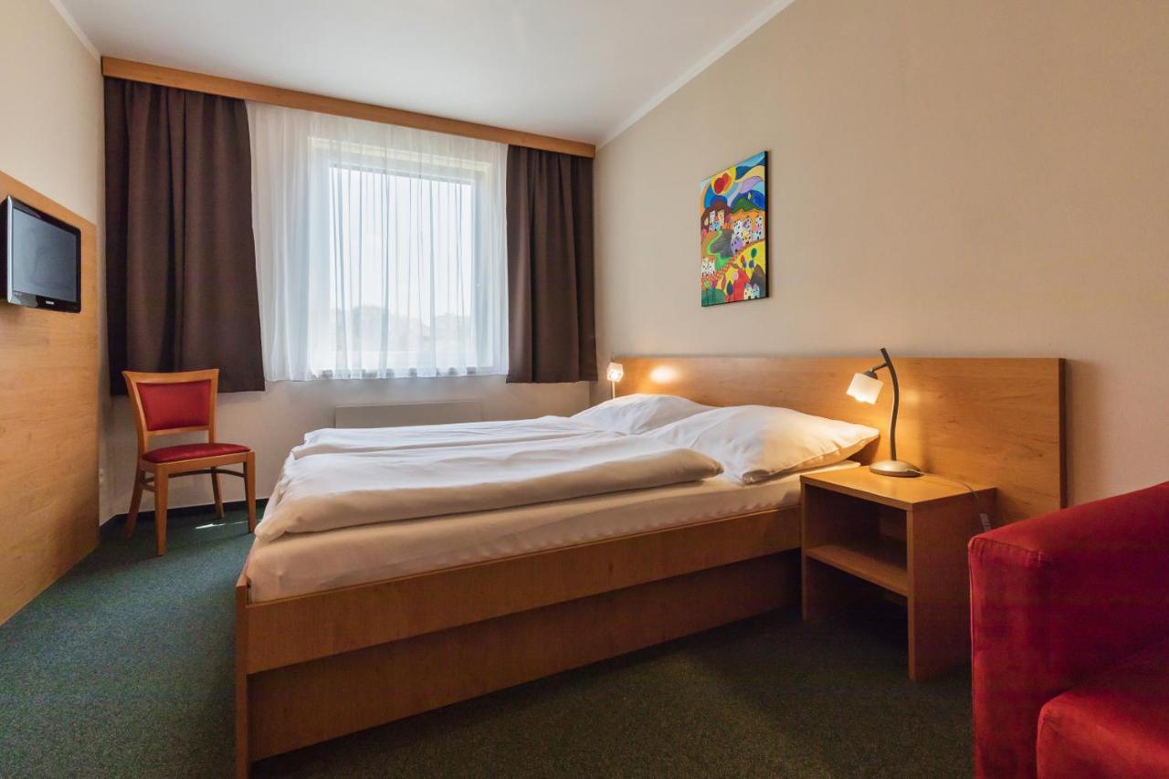 Penzion & Vinny Bar Regio Kyjov  Bagian luar foto